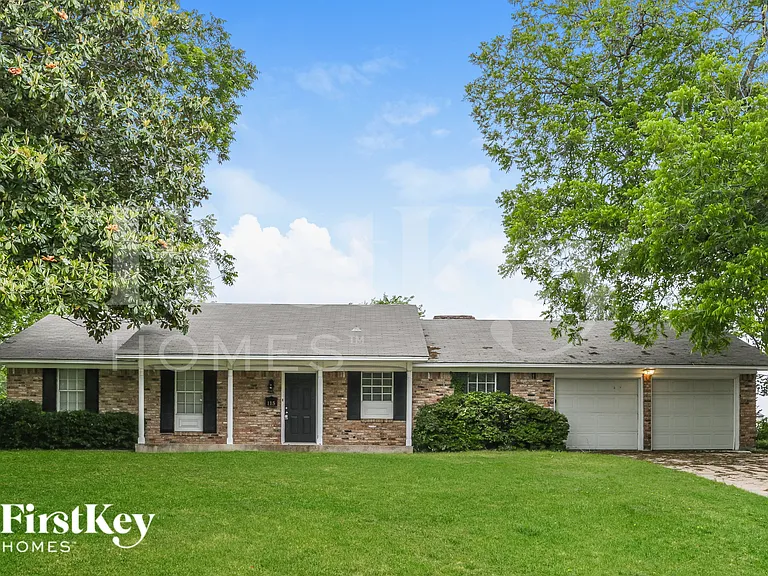 115 Brook Hollow Dr — Photo 1
