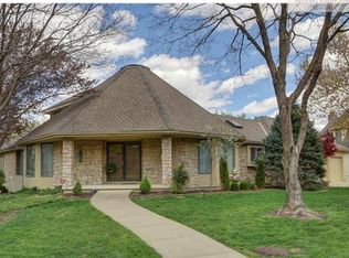 8228 W 98th Ter, Overland Park, KS 66212