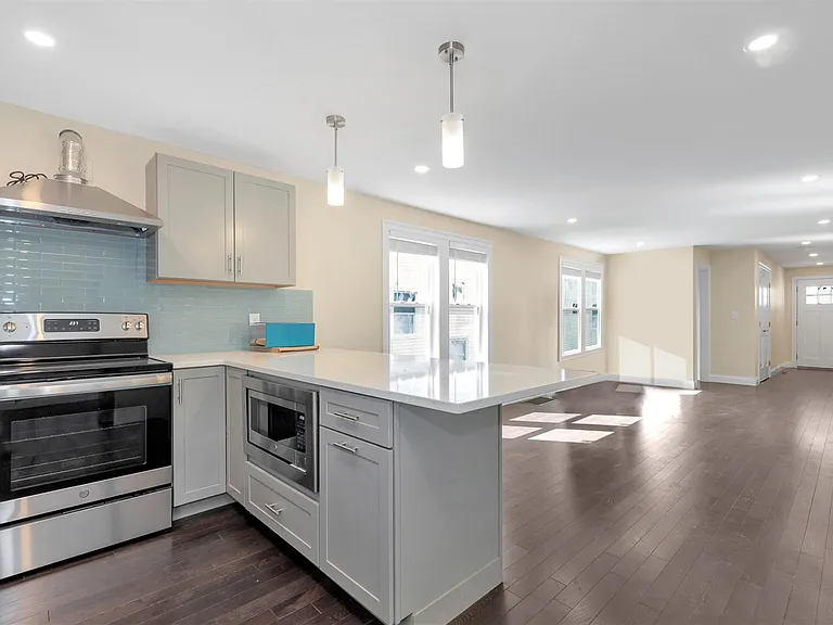 39 Wright Ave #1 — Photo 3