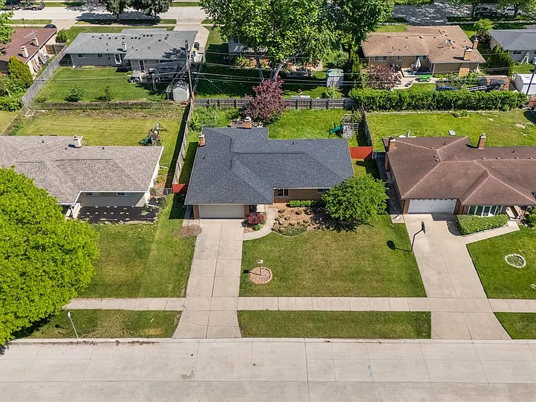 11489 Anna Lisa Dr — Photo 3