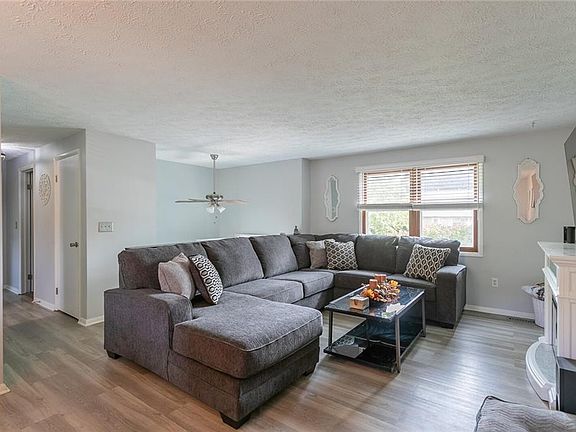 5th image of 42 Fairview Dr
