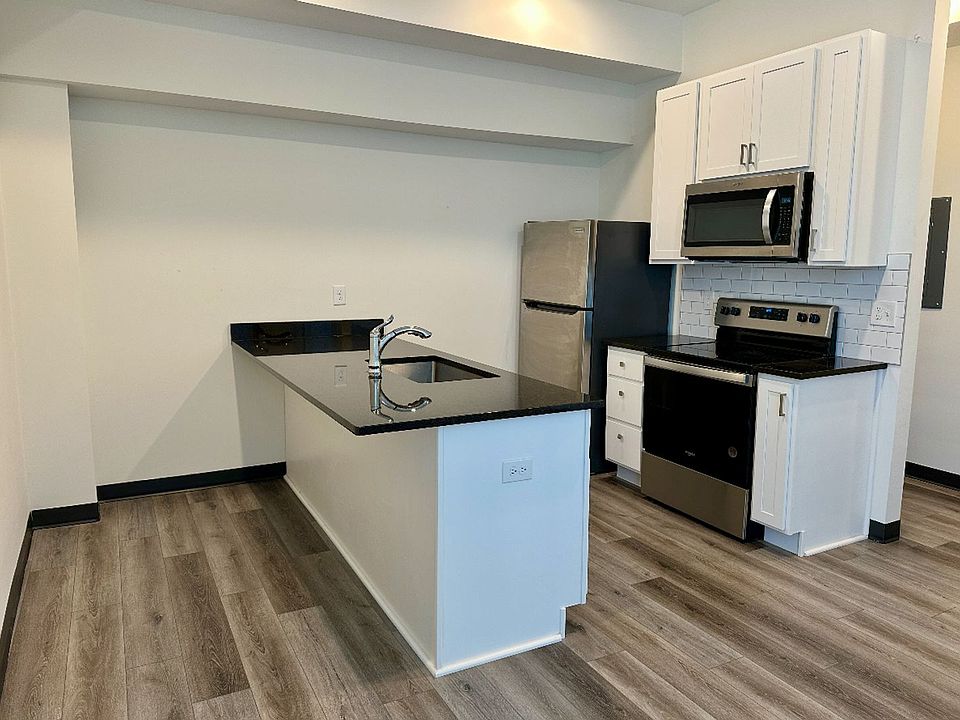 1st image of 1179 7th St E #202