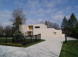 3637 Lahser Rd, Bloomfield Hills, MI 48304