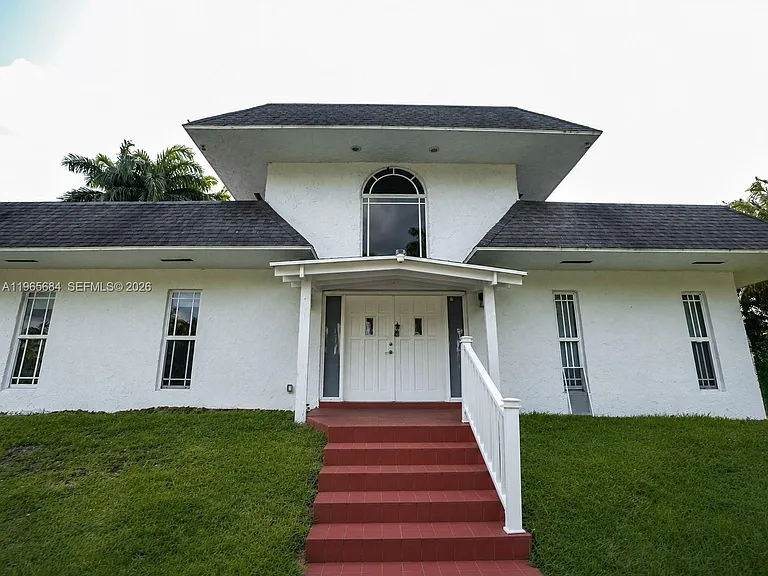 901 SW 121st Ave — Photo 1