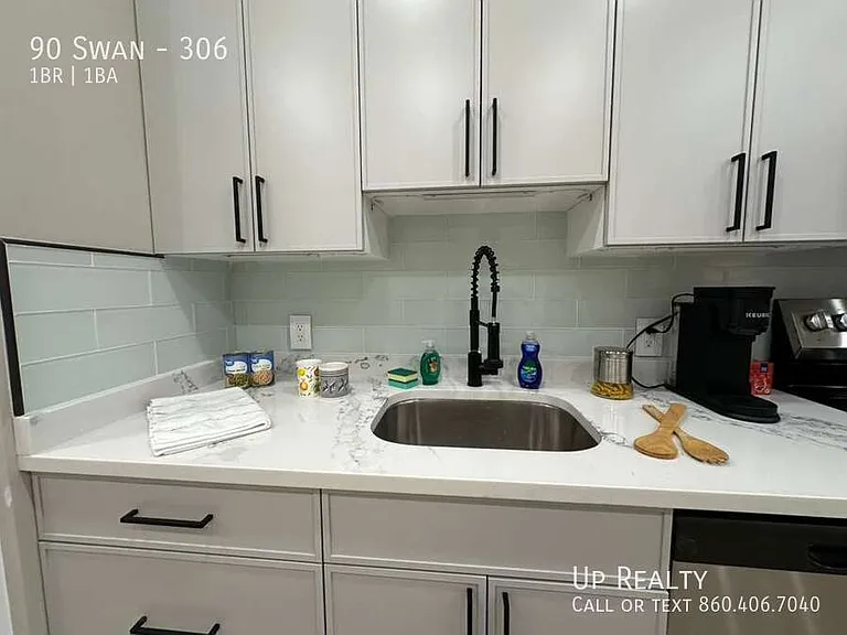 90 N Swan St #306 — Photo 63