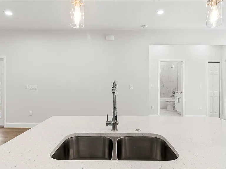 2021 W Alhambra Dr — Photo 13