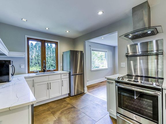 4th image of 460 Ericksen Ave NE