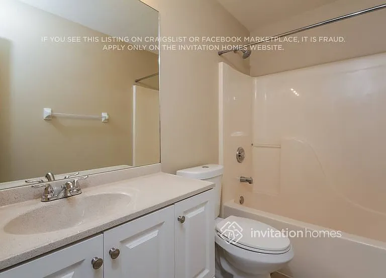 1661 New London St — Photo 12