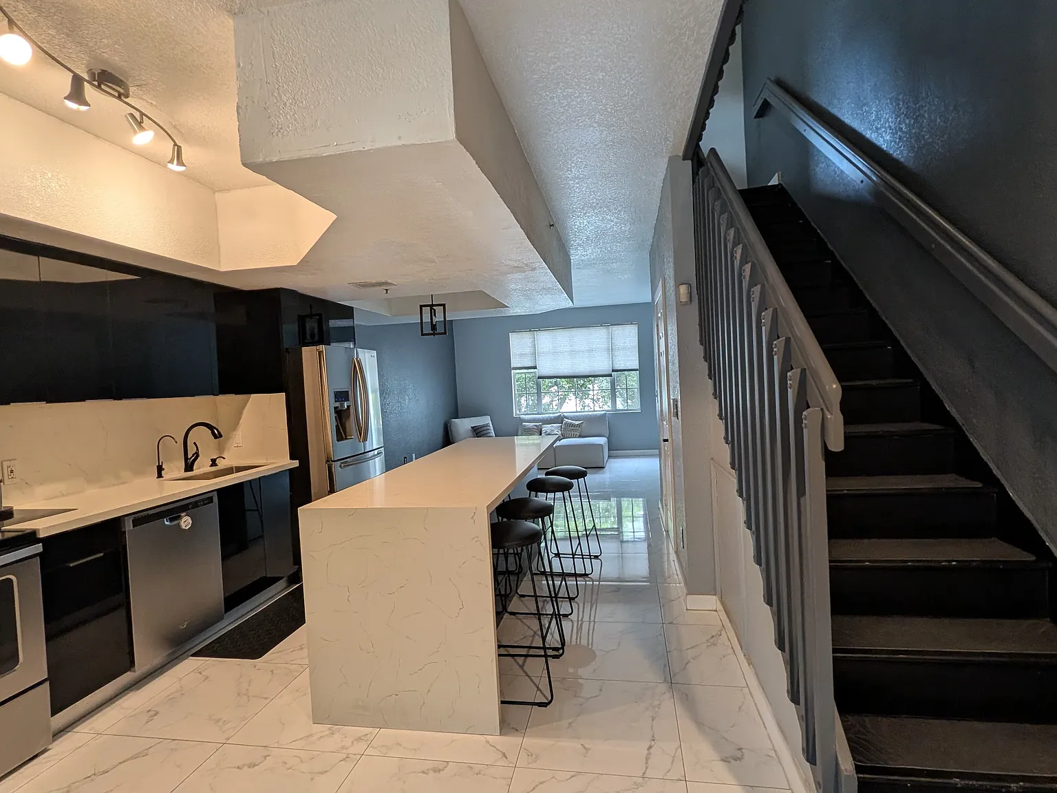 721 SW 148th Ave — Photo 4