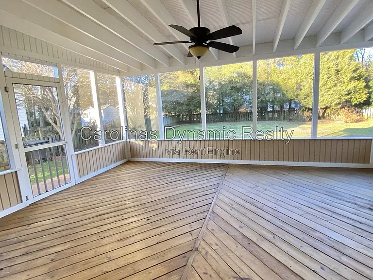 605 Queenswater Ln — Photo 43