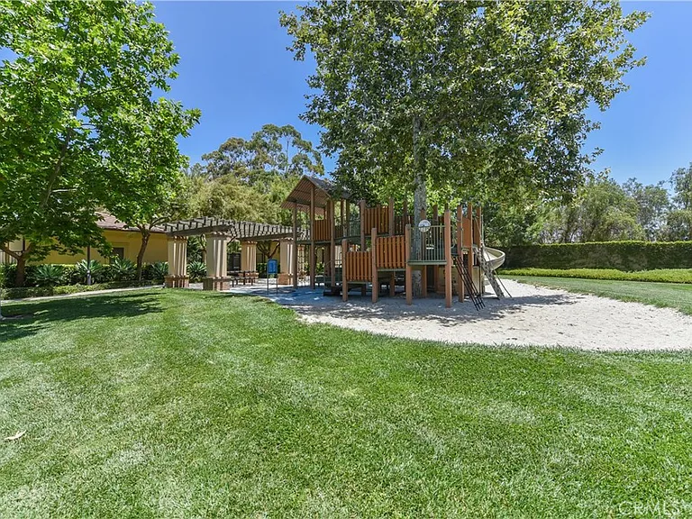 166 Coralwood — Photo 33