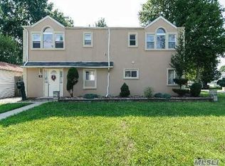 114 Blacksmith Rd, Levittown, NY 11756