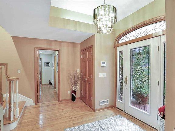 3rd image of 14 Sunset Ln