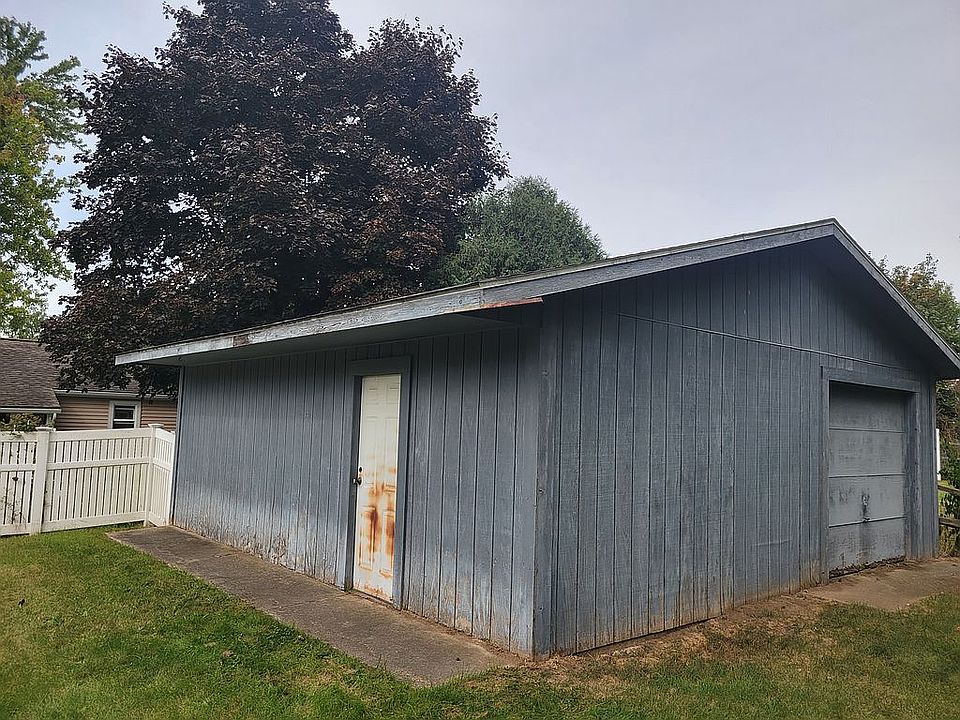 2nd image of 208 S Occidental Rd