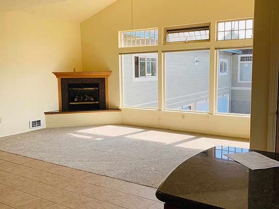 2nd image of 325 C St #325B