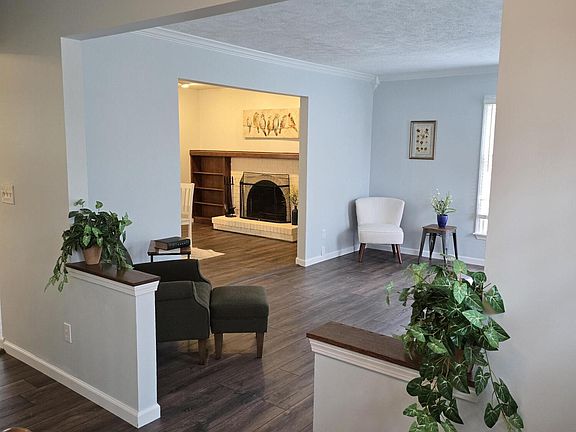 3rd image of 120 Granite Dr