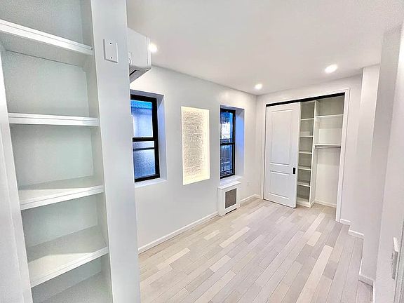 4th image of 620 E 6th St APT 19