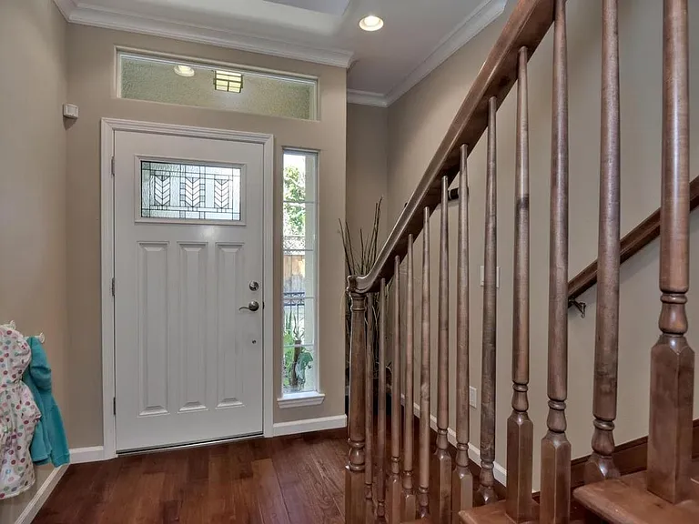 2218 Woodberry Ln — Photo 4