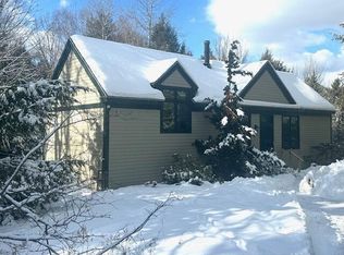 42 Jackson Rd, Hope, ME 04847