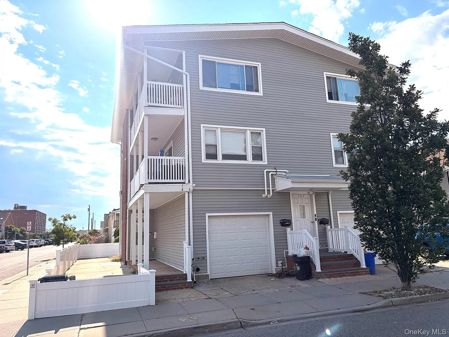 2 bed, 2.0 bath, 1300 sqft, $3,695 — Photo 2