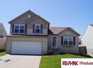 19611 V St, Omaha, NE 68135