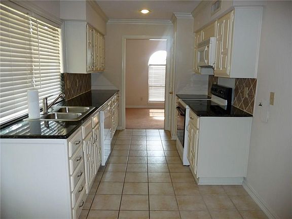 4th image of 2140 Courtland Cir
