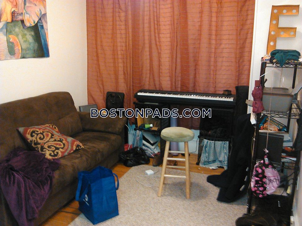 2nd image of 879 Beacon St #53AB