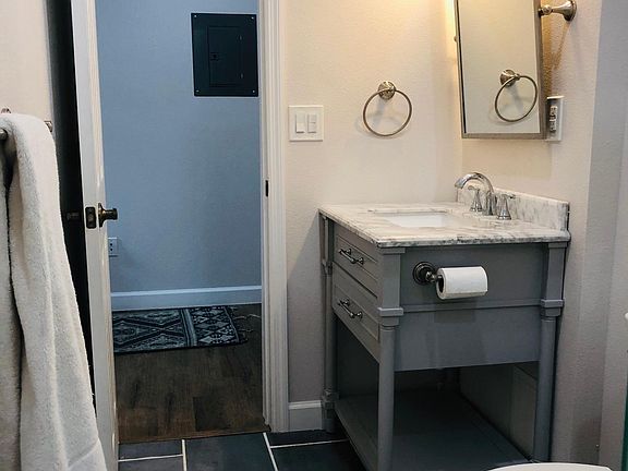 5th image of 408 Holt Ave APT B