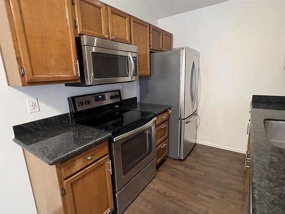 4th image of 602 N May Unit 59