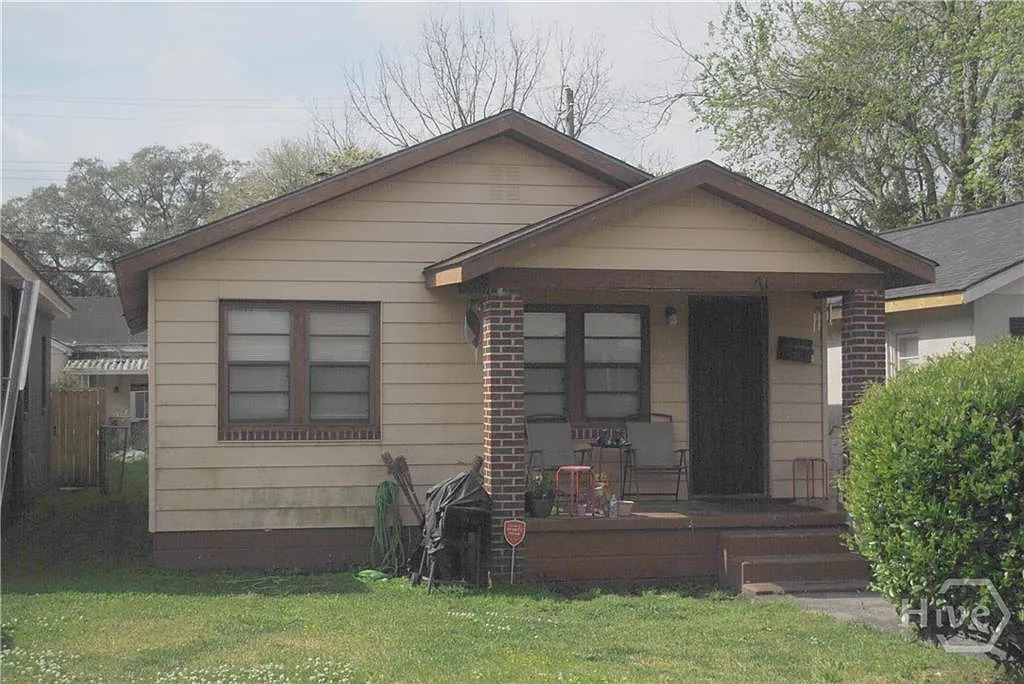 2 bed, 1.0 bath, 851 sqft, $1,200 — Photo 1