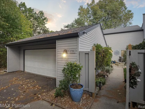 2755 Monte Vis #39, Brighton, MI 48114