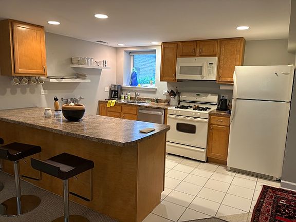 3rd image of 4950 N Wolcott Ave Unit G