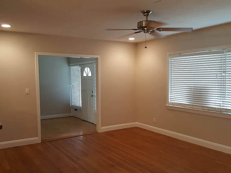 922 26th St W — Photo 20