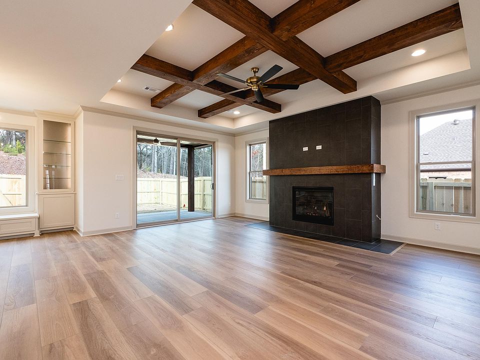 1st image of 724 Edgewood Cir
