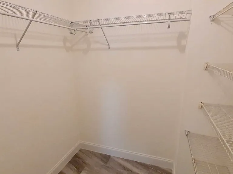 Walking Closet