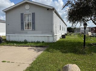 217 Golfview Ct, North Liberty, IA 52317