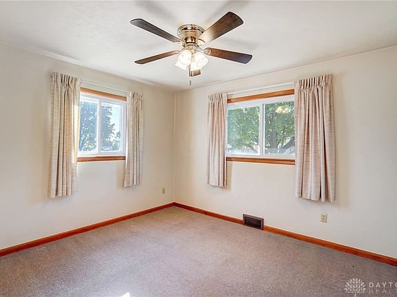 4th image of 125 Arnold Dr