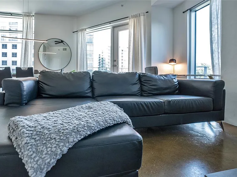525 E Jackson St #301 — Photo 31