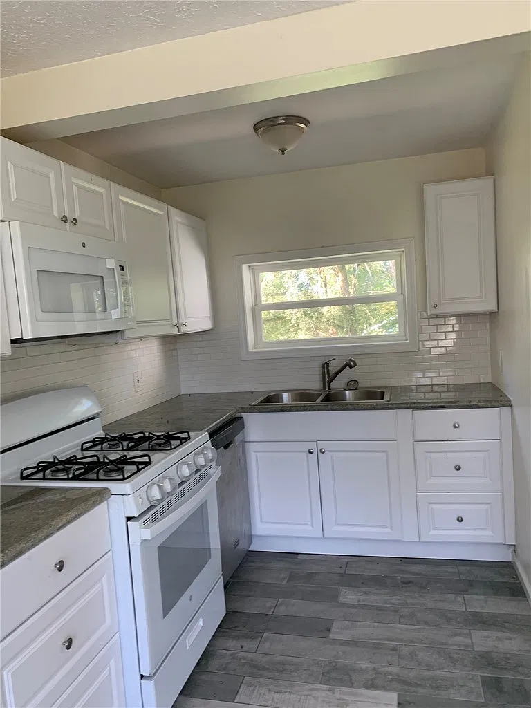 82 South Ave — Photo 3