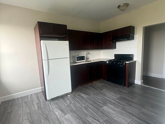 5th image of 691 Elizabeth Ave #61F