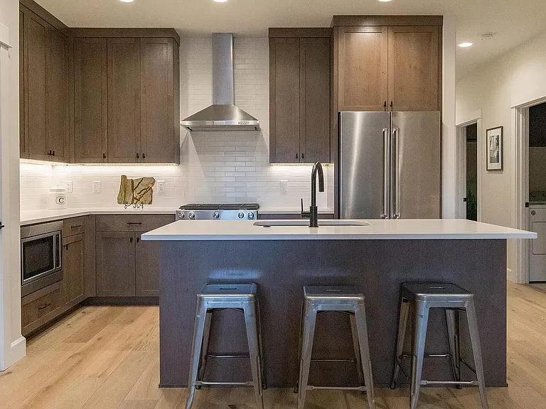 2705 Crossing Dr #2 — Photo 6