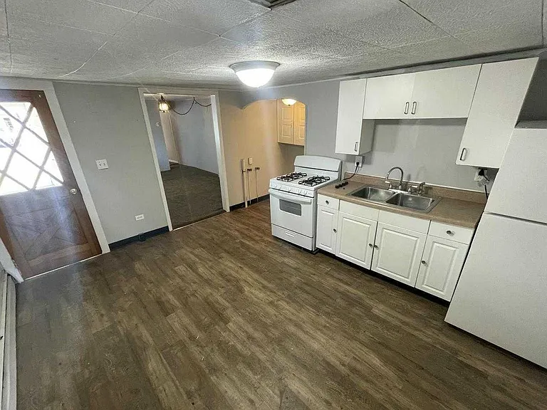 222 Honey Pot St — Photo 8