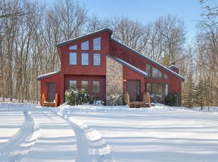 2121 Blueberry Ct, Bushkill, PA 18324