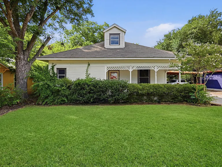 411 Poindexter Ave — Photo 1