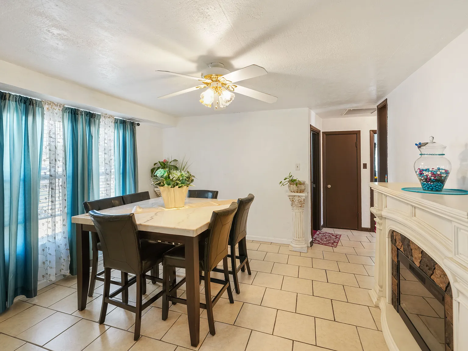 3 bed, 1.5 bath, 1312 sqft, $1,200 — Photo 4