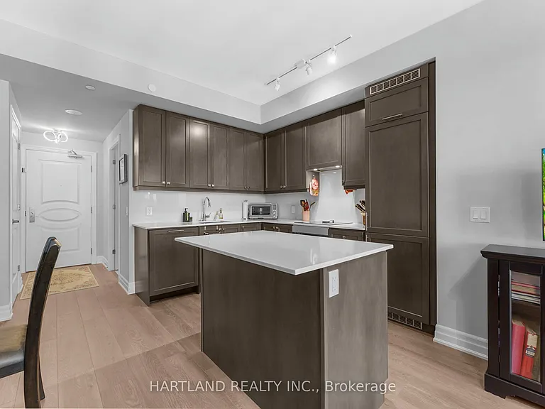 9075 Jane St #810 — Photo 10