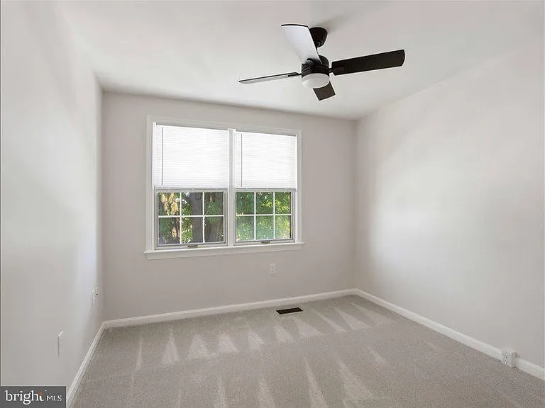 8026 Waterview Ct — Photo 28
