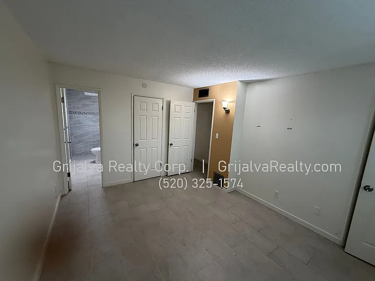 2451 E Mitchell St — Photo 7