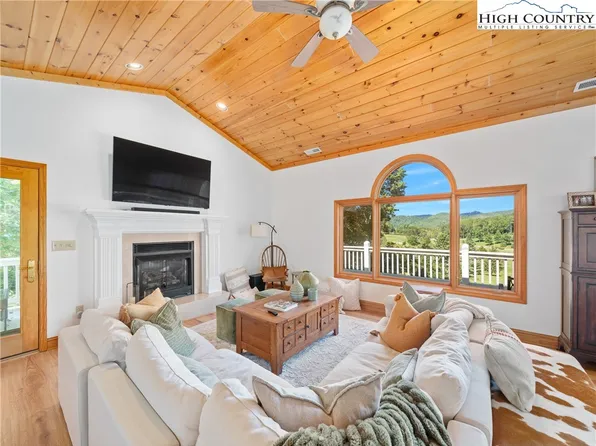 832 Hemlock Drive, Newland, NC 28657