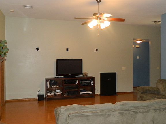 2nd image of 908 Shady Creek Ln
